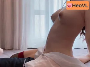 Chịch bồ trung vú trắng tròn