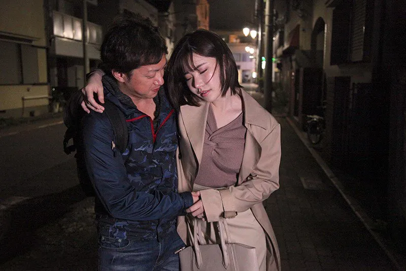 đưa đồng nghiệp nữ nhậu say xỉn vì cãi nhau với ông chồng về nhà