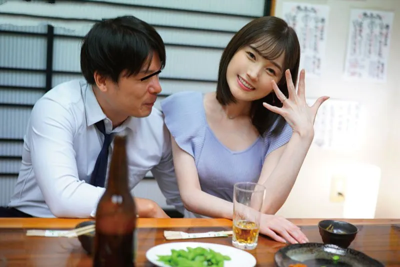 Vợ yêu xin người chồng đi họp lớp rồi mất liên lạc sau khi tình cũ đưa vào khách sạn